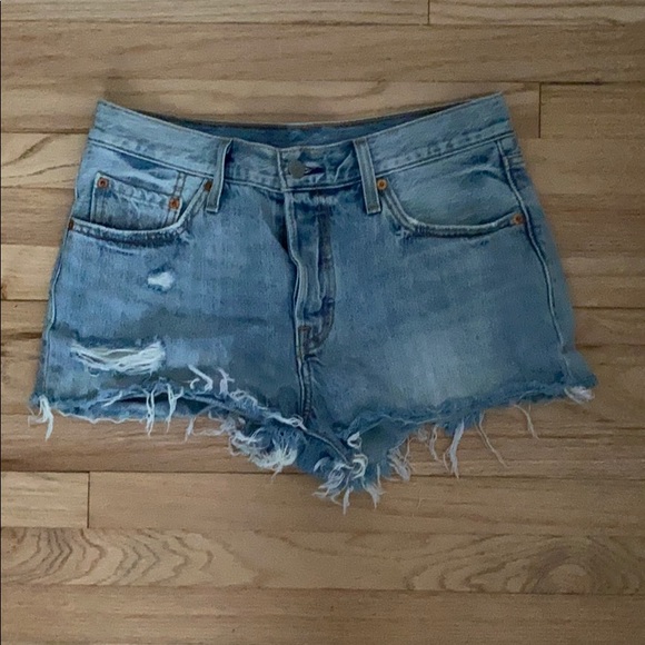 Levi’s Light Wash Destroyed 501 Jean Shorts - Picture 1 of 1